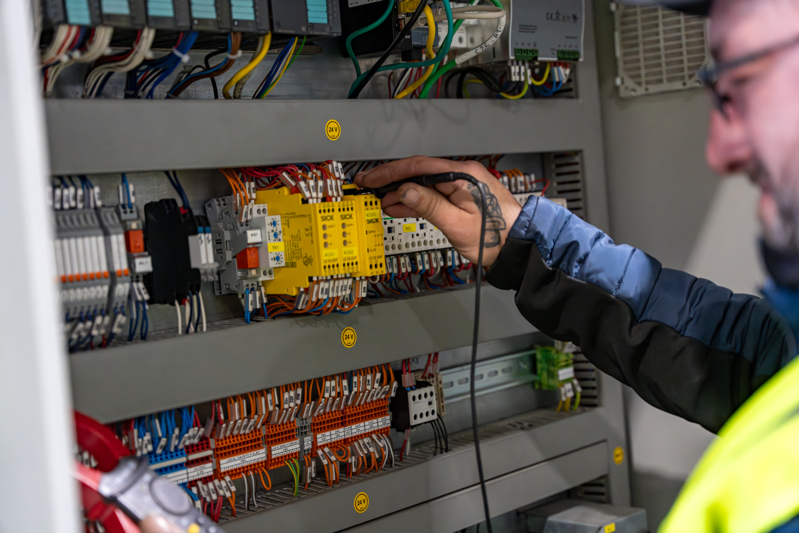 STUDIO VINGTROIS-DSC03576-Avec accentuation-Bruit Machine de maintenance industrielle dans l'atelier MRI Industries