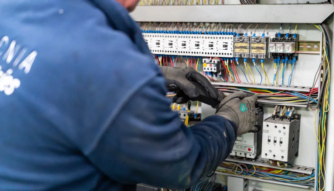 Contrôle électrique lors du remontage d'une ligne de production